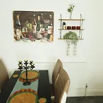 Stylish 2 Bed Room Apartment 5 Sleep Free Wifi & P