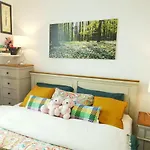 Stylish 2 Bed Room Apartment 5 Sleep Free Wifi & P