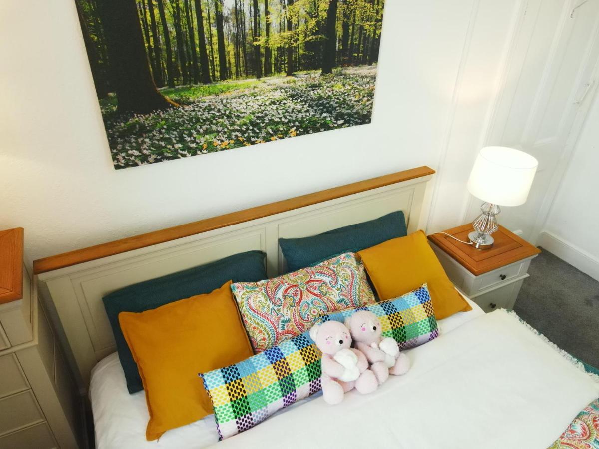 Stylish 2 Bed 5 Sleep Free Wifi & P Apartment