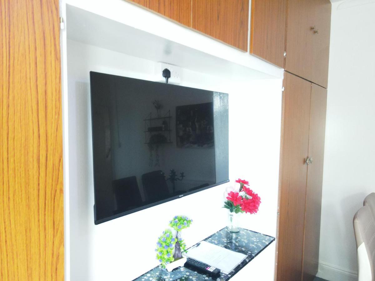 Stylish 2 Bed 5 Sleep Free Wifi & P