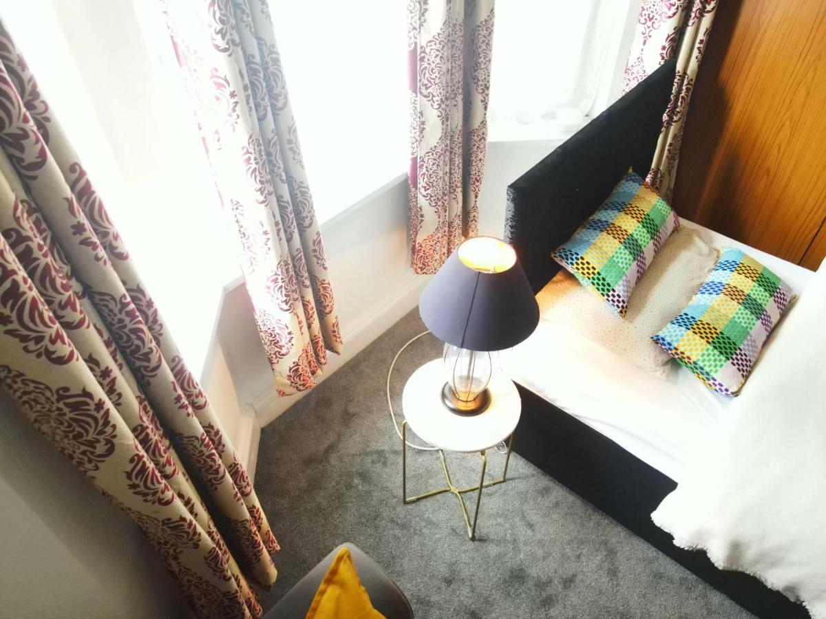 Stylish 2 Bed 5 Sleep Free Wifi & P Newport (Gwent)