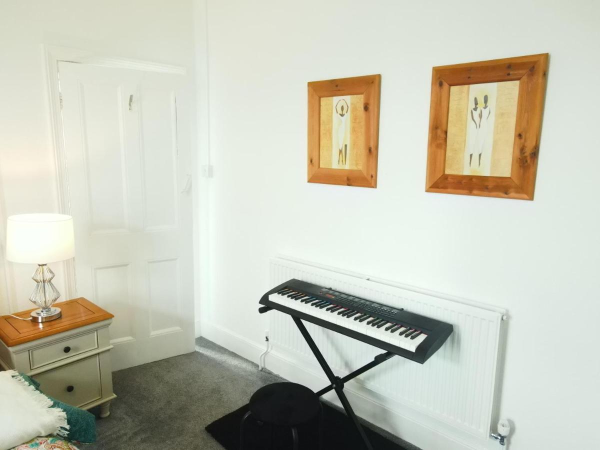 Stylish 2 Bed 5 Sleep Free Wifi & P Apartment