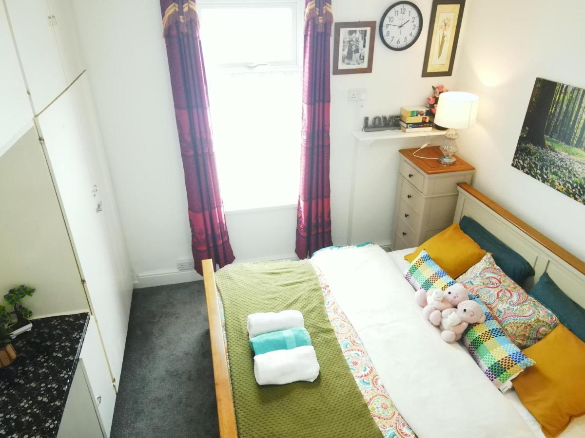 Stylish 2 Bed 5 Sleep Free Wifi & P * Newport (Gwent)