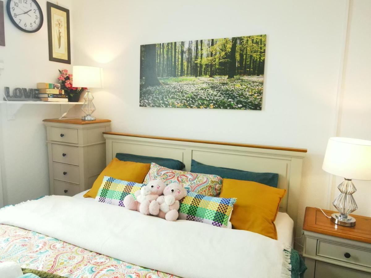 Apartment Stylish 2 Bed 5 Sleep Free Wifi & P