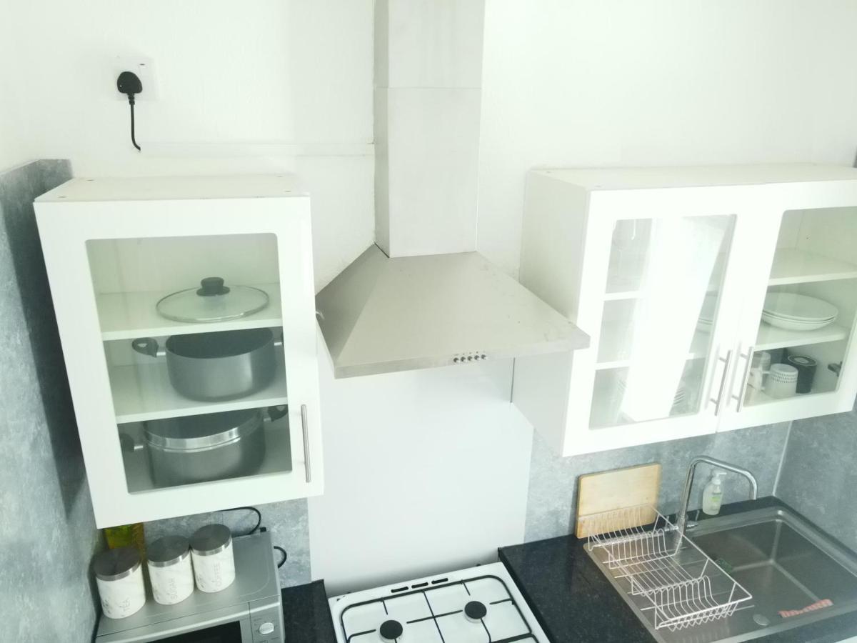 Stylish 2 Bed 5 Sleep Free Wifi & P Apartment *