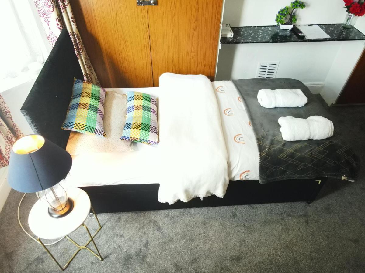 Stylish 2 Bed 5 Sleep Free Wifi & P Apartment