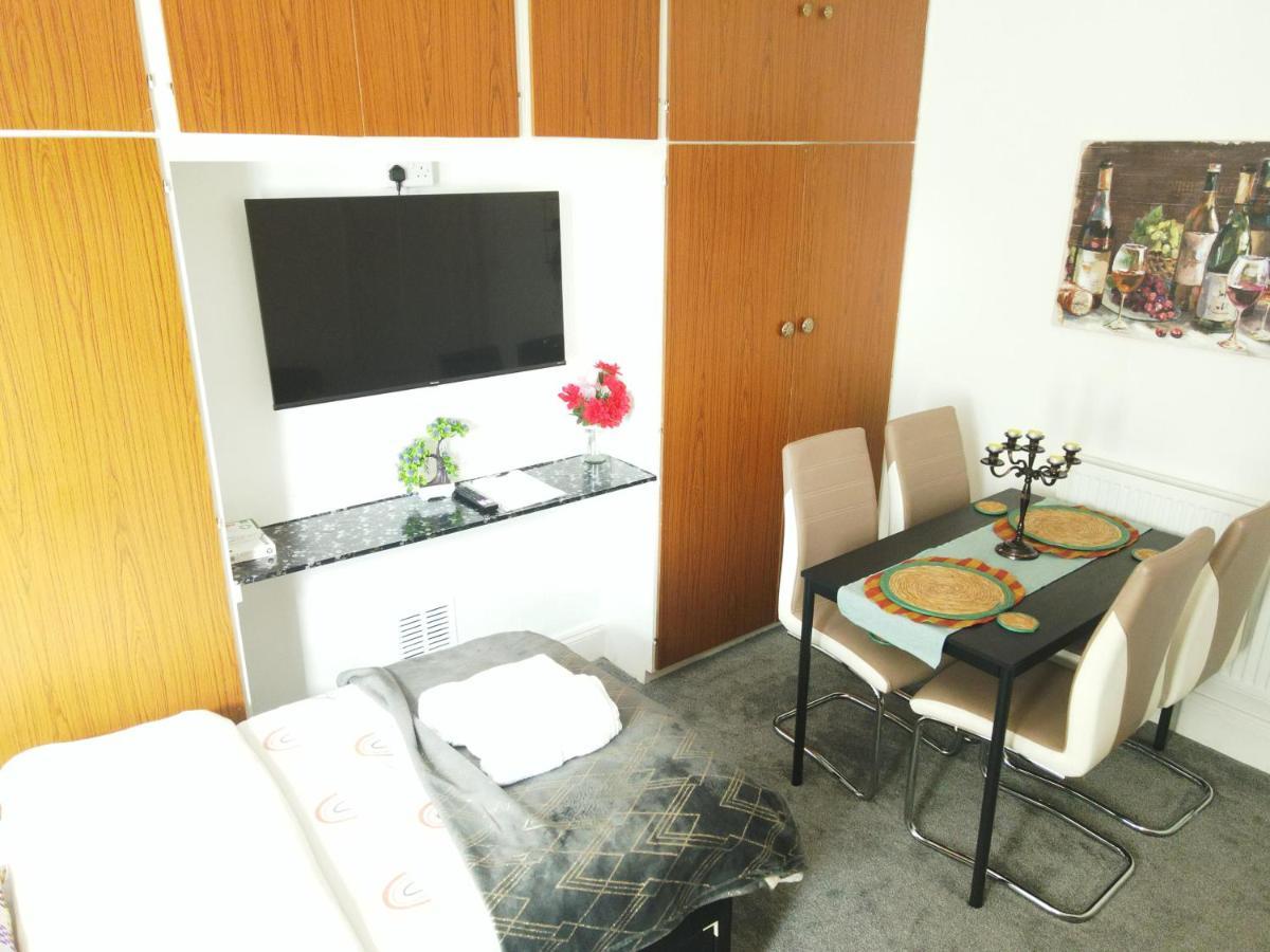 Apartment Stylish 2 Bed 5 Sleep Free Wifi & P Newport (Gwent)