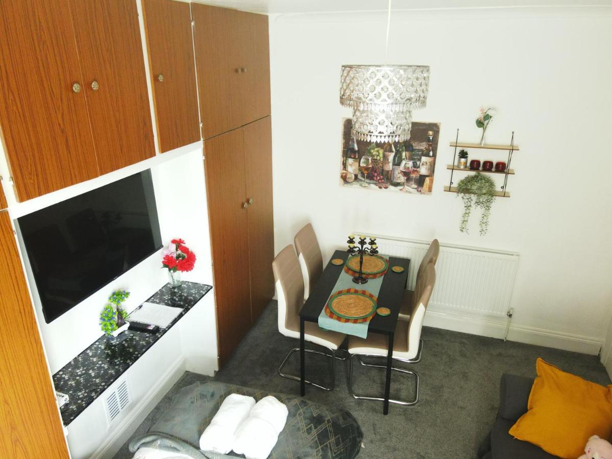Stylish 2 Bed 5 Sleep Free Wifi & P Newport (Gwent)