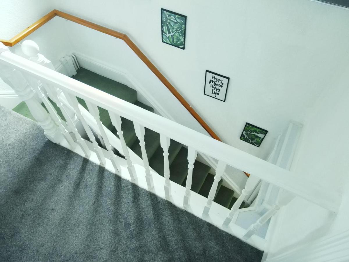 Stylish 2 Bed 5 Sleep Free Wifi & P Apartment *