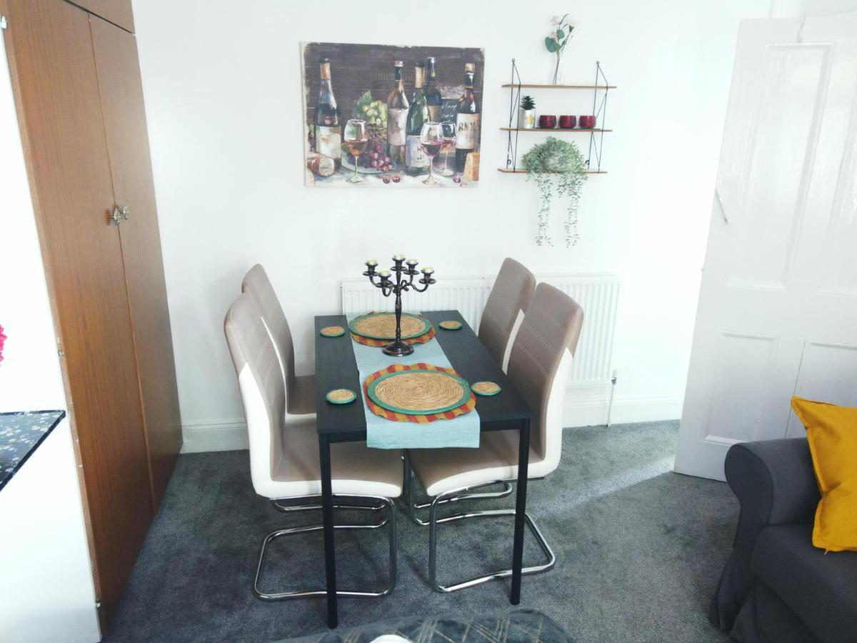 Stylish 2 Bed 5 Sleep Free Wifi & P * Newport (Gwent)